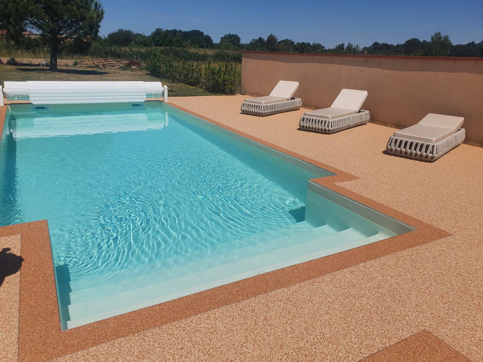 Revêtement de sol extérieur pour tour de piscine en résine toulouse