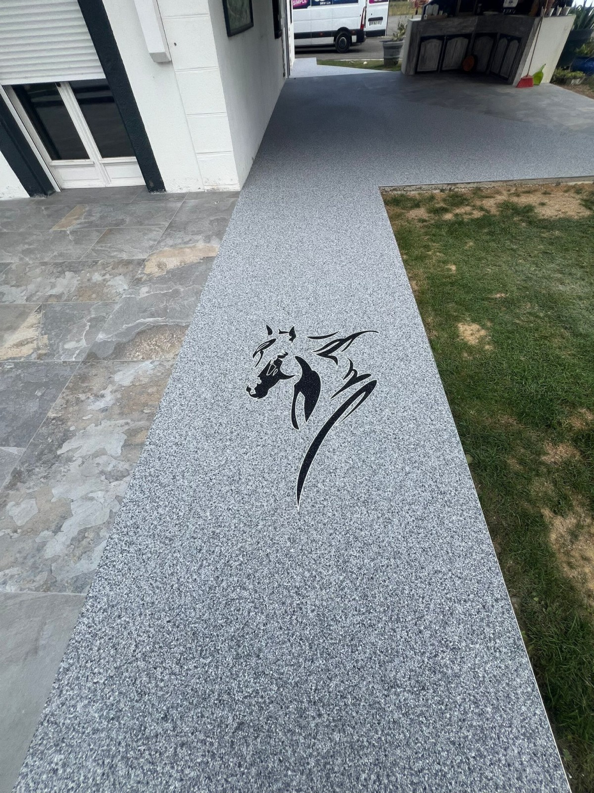 contacter un spécialiste des sols décoratifs en résine pour terrasses en moquette de pierre résistante et durable aux UV Montauban 82 dans le Tarn-et-Garonne