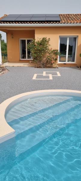 Plage piscine Marbre et resine