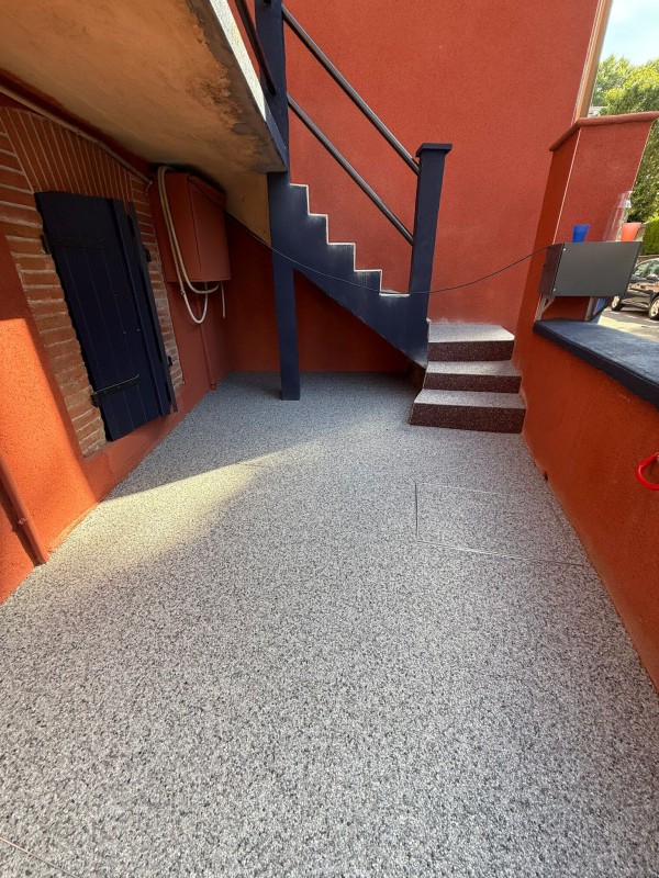 Réalisation d'un escalier et devant de maison sur Toulouse