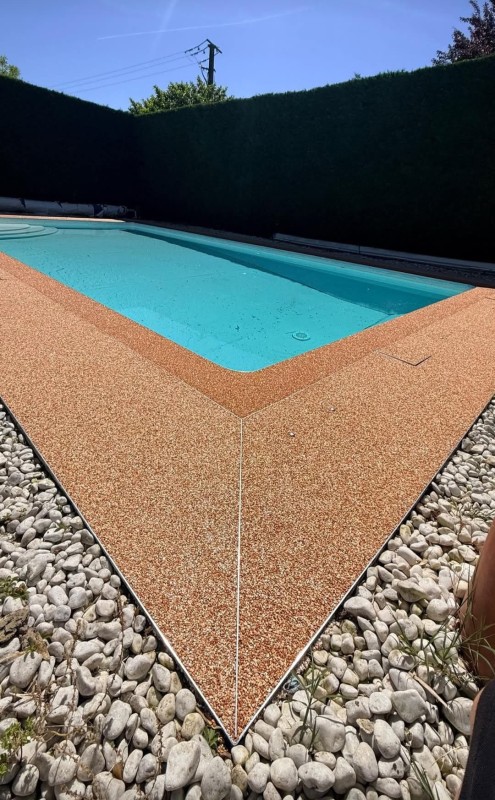 plage piscine beige rosée saumon