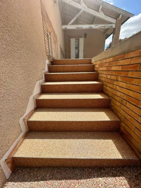 Escalier en Moquette de Pierre sur Toulouse