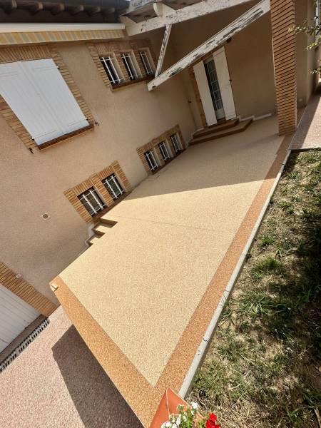 Terrasse et escalier en granulats de Marbre et résine sur la Région Toulousaine