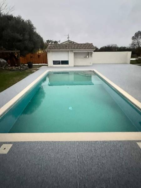 moquette de pierre tour de piscine à Blagnac 31700