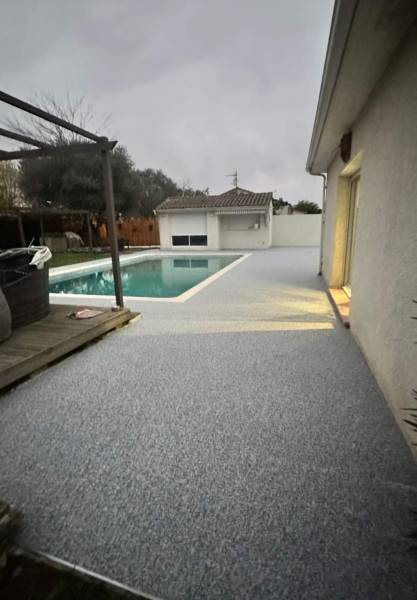 moquette de pierre tour de piscine à Plaisance-du-Touch 31830