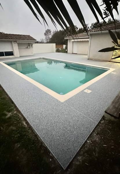 moquette de pierre tour de piscine à Balma 31130