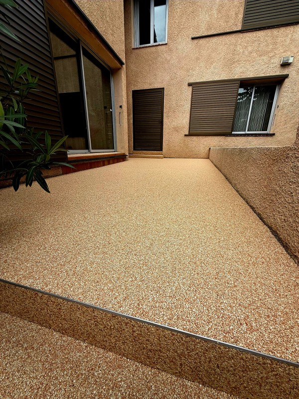 devant de maison en Résine