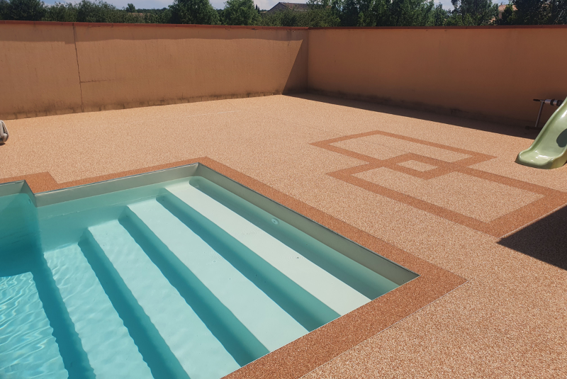 Plage de piscine en Tapis de Pierre sur la région Toulousaine
