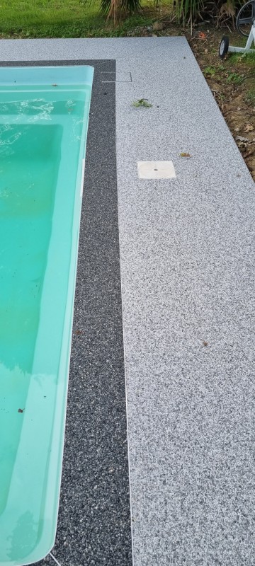 Réalisation d'un tour de piscine en Moquette de Pierre sur la commune de Merville en Occitanie
